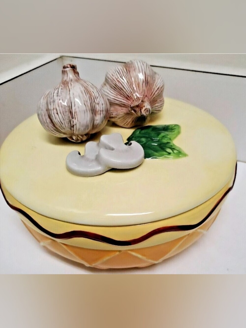 Majolica Bella Casa by Ganz 8" Covered Vegetable Dish 3D Garlics & Mushrooms